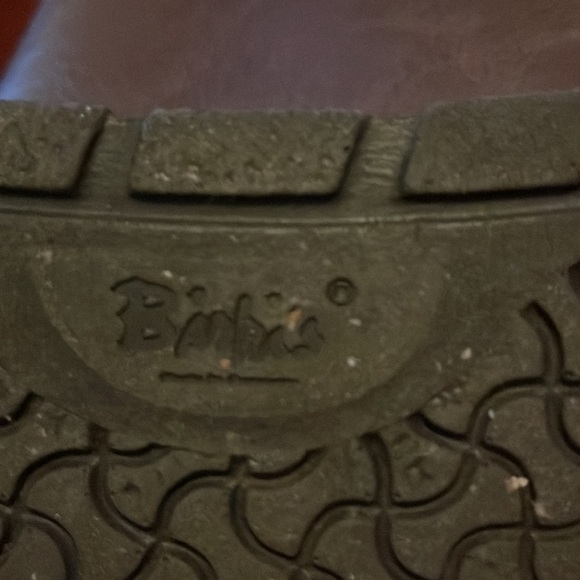 Birkis size 7 beautiful flower print slide on rubber sole. Pre owned great - Picture 5 of 9